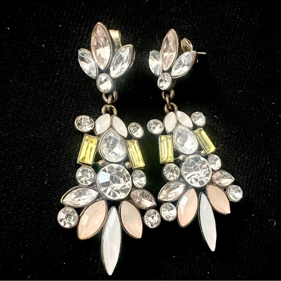 Elegant Crystal Art Deco Earrings - Picture 1 of 6